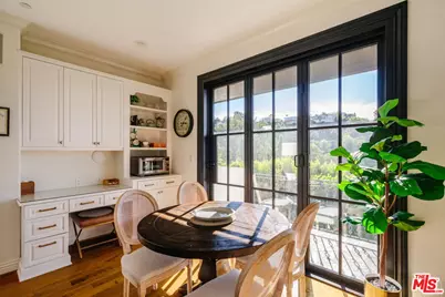 13551 Cheltenham Dr, Sherman Oaks, CA 91423 - Photo 23