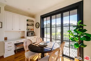 13551 Cheltenham Dr, Sherman Oaks, CA 91423 - Photo 23