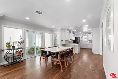 1043 S Victoria Ave, Los Angeles, CA 90019 - Photo 9