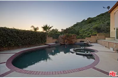 1663 Vista Dr, Glendale, CA 91201 - Photo 27