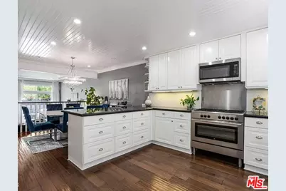 17213 Palisades Cir, Pacific Palisades, CA 90272 - Photo 9
