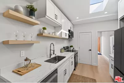 2931 S Bronson Ave, Los Angeles, CA 90018 - Photo 43