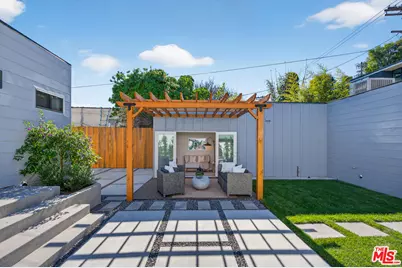 2931 S Bronson Ave, Los Angeles, CA 90018 - Photo 31