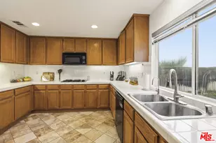 32610 Ridge Top Ln, Castaic, CA 91384 - Photo 15