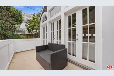 9856 Portola Dr, Beverly Hills, CA 90210 - Photo 9