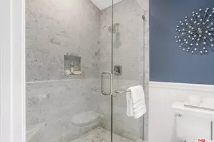 17213 Palisades Cir, Pacific Palisades, CA 90272 - Photo 21