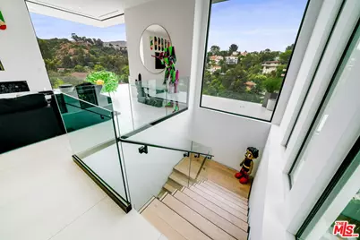 2419 El Contento Dr, Los Angeles, CA 90068 - Photo 17