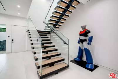 2419 El Contento Dr, Los Angeles, CA 90068 - Photo 9