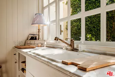 419 Hillside Ln, Santa Monica, CA 90402 - Photo 9