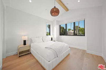 971 S Bundy Dr, Los Angeles, CA 90049 - Photo 13