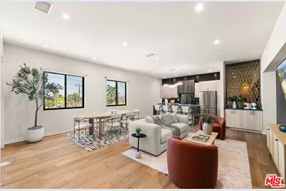 752 W 19th St #B, Costa Mesa, CA 92627 - Photo 1