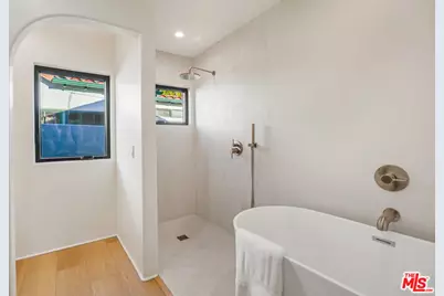 11642 Hartsook St, Valley Village, CA 91601 - Photo 35