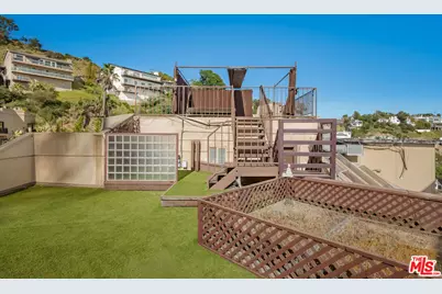 2189 Sunset Plaza Dr, Los Angeles, CA 90069 - Photo 47