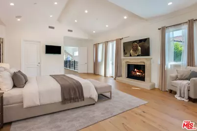 345 S Saltair Ave, Los Angeles, CA 90049 - Photo 47