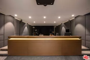 1401 Londonderry Pl, Los Angeles, CA 90069 - Photo 11