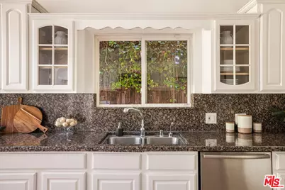 1220 N Norman Pl, Los Angeles, CA 90049 - Photo 7