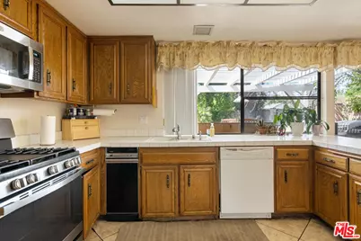 9945 Glade Ave, Chatsworth, CA 91311 - Photo 11