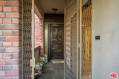 141 S Linden Dr #204, Beverly Hills, CA 90212 - Photo 5