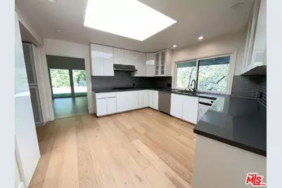 4900 Queen Victoria Rd, Woodland Hills, CA 91364 - Photo 11