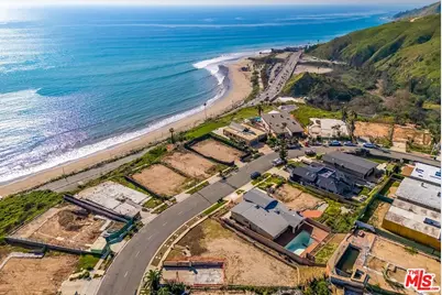 18431 Coastline Dr, Malibu, CA 90265 - Photo 9