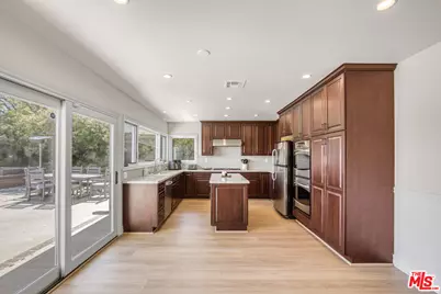 3970 Ellenita Ave, Tarzana, CA 91356 - Photo 11