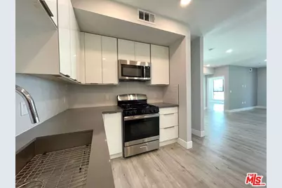 14612 Calvert St #401, Van Nuys, CA 91411 - Photo 5