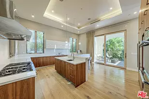 310 N Lucerne Blvd, Los Angeles, CA 90004 - Photo 17