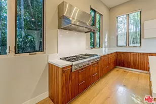 310 N Lucerne Blvd, Los Angeles, CA 90004 - Photo 17