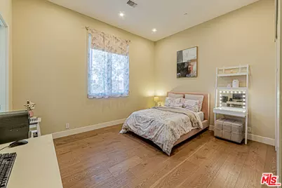 310 N Lucerne Blvd, Los Angeles, CA 90004 - Photo 33