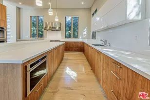 310 N Lucerne Blvd, Los Angeles, CA 90004 - Photo 19