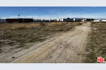 Spearman Ave #H9, Lancaster, CA 93534 - Photo 3