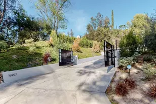 16957 Mooncrest Dr, Encino, CA 91436 - Photo 5