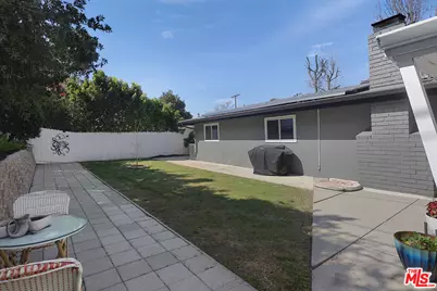 20756 Clarendon St, Woodland Hills, CA 91367 - Photo 33