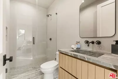 11746 La Maida St, Valley Village, CA 91607 - Photo 21