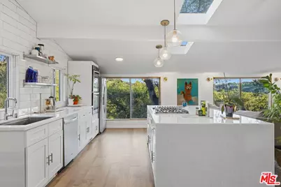 21936 Canon Dr, Topanga, CA 90290 - Photo 3