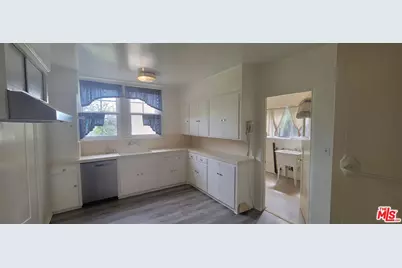 3126 Castle Heights Ave, Los Angeles, CA 90034 - Photo 13