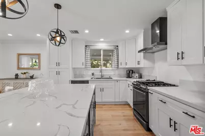 23367 Friar St, Woodland Hills, CA 91367 - Photo 7
