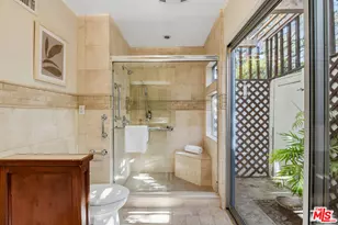11356 Thurston Cir, Los Angeles, CA 90049 - Photo 27