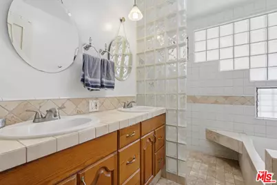 1612 S Genesee Ave, Los Angeles, CA 90019 - Photo 11