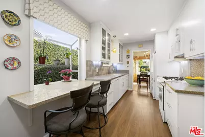 16620 Hamlin St, Lake Balboa, CA 91406 - Photo 11