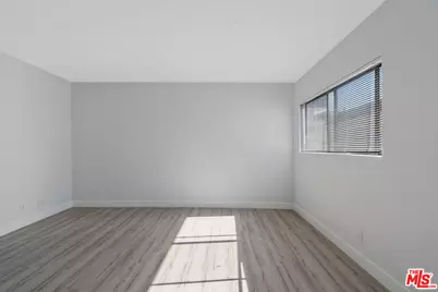 9210 Van Nuys Blvd #11, Panorama City, CA 91402 - Photo 11