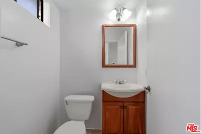 9210 Van Nuys Blvd #11, Panorama City, CA 91402 - Photo 9