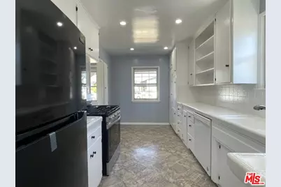 7330 W 89th St, Los Angeles, CA 90045 - Photo 11