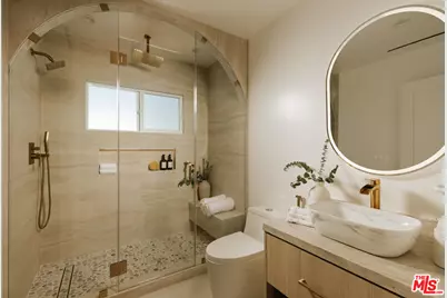 880 Teakwood Rd, Los Angeles, CA 90049 - Photo 35