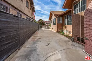 3011 Van Buren Pl, Los Angeles, CA 90007 - Photo 25