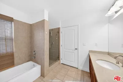 956 S Wilton Pl #201, Los Angeles, CA 90019 - Photo 17
