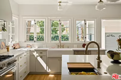 827 Lorraine Blvd, Los Angeles, CA 90005 - Photo 17