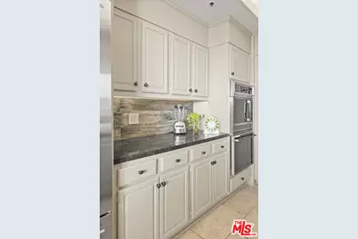 10560 Wilshire Blvd #404, Los Angeles, CA 90024 - Photo 15