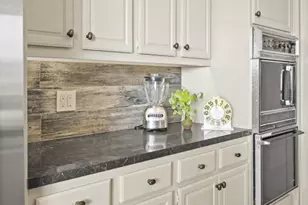 10560 Wilshire Blvd, Los Angeles, CA 90024 - Photo 15