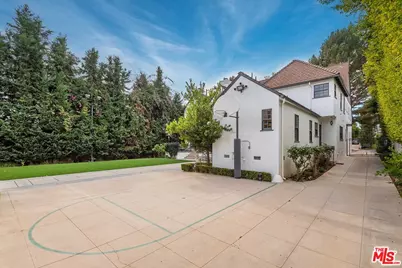 628 N Sierra Dr, Beverly Hills, CA 90210 - Photo 51